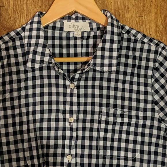 Button down - Picture 2 of 6